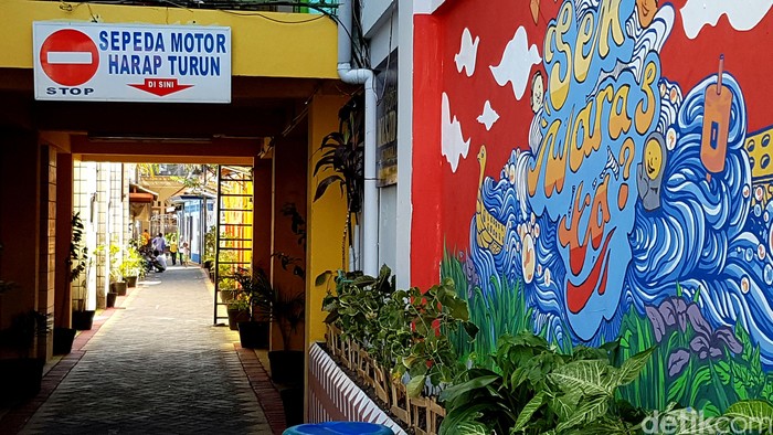 Image showcasing Menengok Kampung Budaya Ketandan di Surabaya