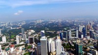 Foto: Setelah naik lift selama kurang lebih 5 menit, traveler akan sampai di Lantai TH05, dimana lantai Open Deck berada. Di lantai terbuka inilah wisatawan bisa menikmati pemandangan Kuala Lumpur yang keren (Wahyu/detikTravel)