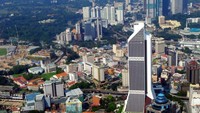Foto: Menara Kuala Lumpur merupakan salah satu destinasi wisata favorit bagi turis. Tingginya mencapai 421 meter dari permukaan tanah, menjadikan menara ini sebagai menara tertinggi kedua di Malaysia. Tersaji pemandangan menakjubkan dari puncaknya (Wahyu/detikTravel)