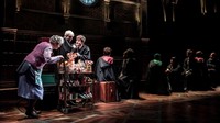 Scorpius dan Albus membeli manisan bersama. (dok. Manuel Harlan)