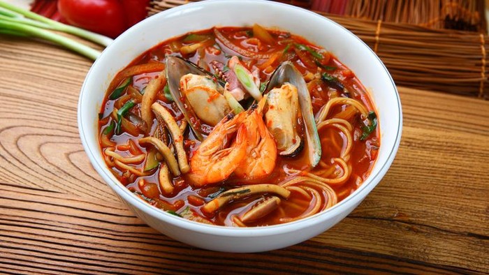 Benarkah Air Kelapa Bisa Bantu Cegah Alergi Seafood?