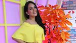 Dibalut Dress Mini, Kartika Putri Pamer Kaki Jenjang