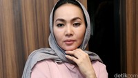 Dewi mulai tampil tertutup menjelang usia 46 tahun. Pool/Palevi S/detikFoto.