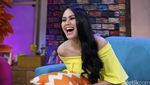 Dibalut Dress Mini, Kartika Putri Pamer Kaki Jenjang