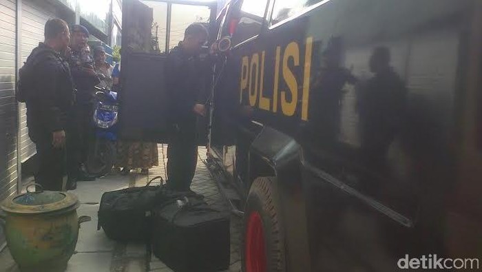 Temukan Kotak Diduga Berisi Bom, Warga Bronggalan Lapor Polisi