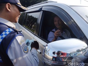 553 Pengendara Ditegur di Hari Pertama Uji Coba Ganjil-Genap