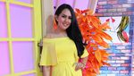 Dibalut Dress Mini, Kartika Putri Pamer Kaki Jenjang