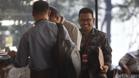 Tiga orang anggota DPRD Sumatera Utara,  Anggota DPRD Sumut Fraksi Hanura Firman Sitorus, Anggota DPRD Sumut Fraksi Demokrat Jenny Riany Lucia Berutu, dan Anggota DPRD Sumut Fraksi Demokrat Muhri Fauzi Hafiz mendatangi gedung Komisi Pemberantasan Korupsi, Jakarta, Selasa (27/07/2016). 