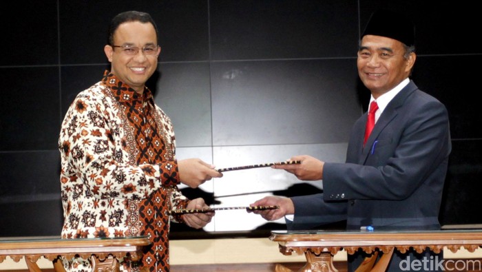 Pesan Anies ke PNS Kemendikbud: Dukung dan Bantu Menteri yang Baru