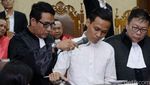 Rekonstruksi Penyajian Kopi di Ruang Sidang