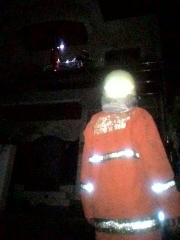Kebakaran Rumah di Duren Sawit, 8 Mobil Pemadam dikerahkan