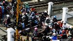 Sepeda Motor Sesaki Perlintasan KA Pasar Minggu