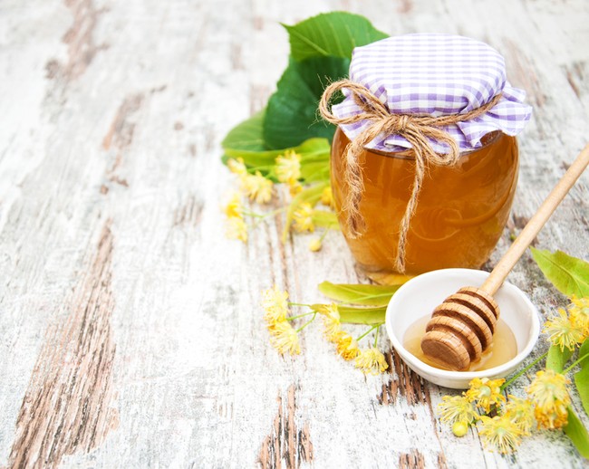 Ini Sebabnya Madu Dipasangkan dengan Susu dan Yogurt dengan Pisang