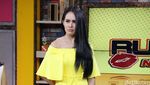 Dibalut Dress Mini, Kartika Putri Pamer Kaki Jenjang