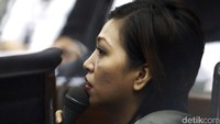 Dalam kesaksian, Devi Chrisnawati Siagian menegaskan sempat curiga terhadap Jessica setelah melihat rekaman CCTV.