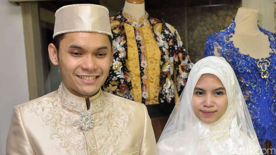 Mengintip Baju Pengantin Ben Kasyafani dan Calon Istri 