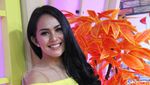 Dibalut Dress Mini, Kartika Putri Pamer Kaki Jenjang