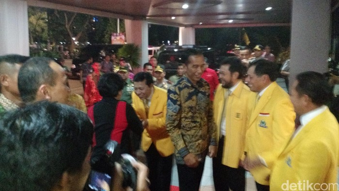 Didampingi Mega, Jokowi Hadiri Deklarasi Pencapresan oleh Golkar