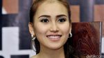 Banyak Gosip Miring, Ayu Ting Ting Tetap Tersenyum