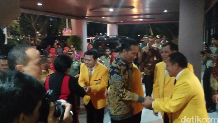 Kisah 7 Partai Melawan Ahok dan Gagalnya Diplomasi di Atas VW Caravelle