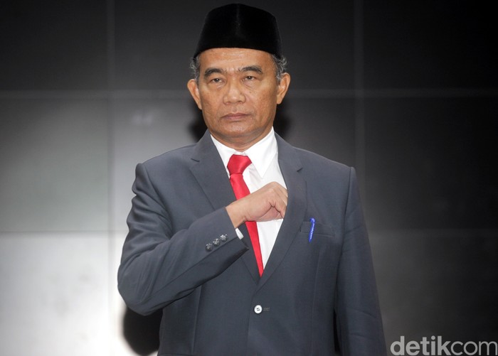 Mendikbud akan Tertibkan Penulis dan Penerbit Nakal