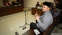 Rohadi menjadi tersangka kasus suap dalam penanganan perkara di Pengadilan untuk Saipul Jamil dalam kasus asusila. 