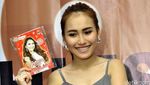 Banyak Gosip Miring, Ayu Ting Ting Tetap Tersenyum