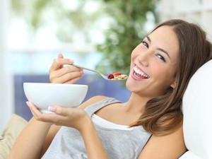 Konsumsi Makanan Pengaruhi Mood dengan Cara Berbeda pada Anak Muda dan Orang Tua