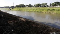 Kondisi sungai yang bersih tampak enak dipandang mata.