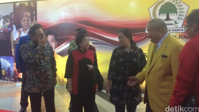 Datang Semobil, Mega Tunggu Jokowi untuk Pulang Bareng dari Rapimnas Golkar