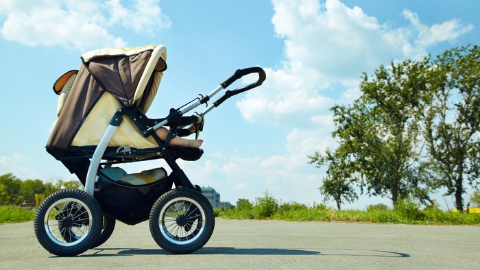 Ini Bahaya Menutup Stroller dengan Selimut Agar Anak Tak Kena Sinar Matahari