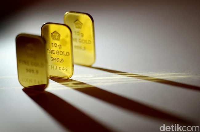 Jika punya harta melimpah, segala hal pun jadi memungkinkan dilakukan. Seperti Tran Ngoc Phuc, pebisnis asal Vietnam yang memilih menikmati kekayaannya dengan mengoleksi emas. Foto: Ari Saputra