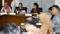 Rapat ini dilakukan secara tertutup. Wartawan tidak diperkenankan untuk meliput.