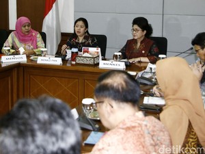 Mensos Terjunkan 22 Ribu Operator PKH untuk Sosialisasikan BPJS Kesehatan