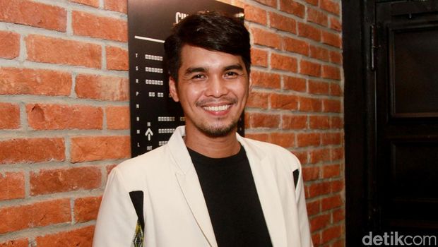Teuku Wisnu dan Mario Irwinsyah Umrah Bareng