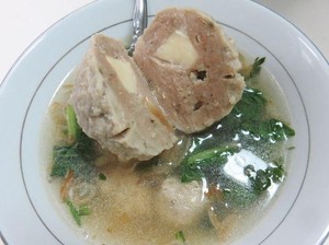 Keju dan Cabai Rawit Jadi Isian Bakso yang Populer
