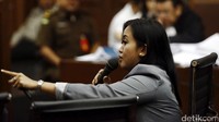 Resmiyati memberikan keterangan terkait pertemuan Jessica Kumala Wongso dan Wayan Mirna Salihin di Kafe Olivier.
