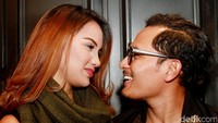 Denalta dan Tanta terlihat mesra. Pool/Gus Mun/detikFoto.
