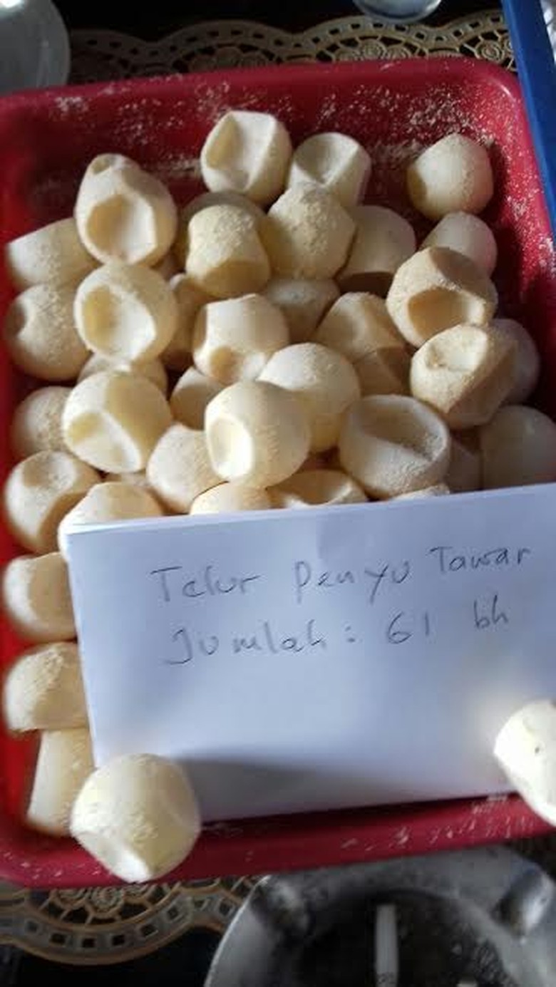 Pedagang Sayur Ini Diciduk Petugas BKSDA Karena Jual Telur Penyu