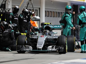 Musim Belum Selesai, Mercedes Tak Mau Terlena