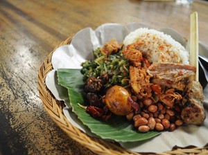 Sedap Mengenyangkan Nasi Campur Bali Bisa Dinikmati di 5 Tempat Ini