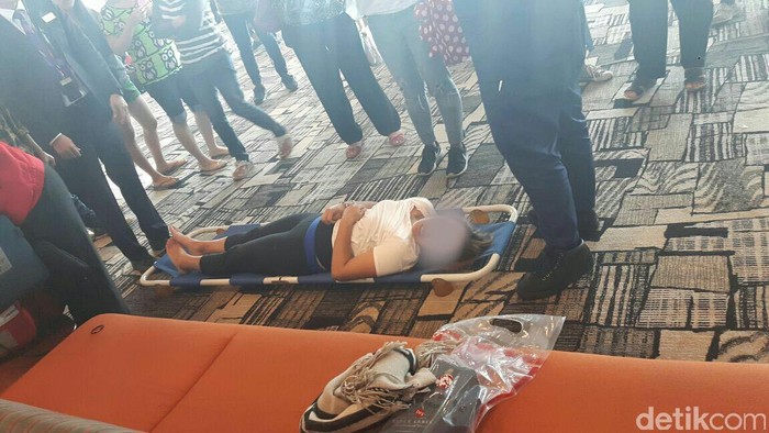 Perempuan Ini Pingsan di Pesawat Lion Air di Bandara Changi