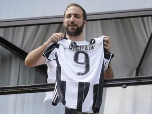 Higuain Bicara tentang Komentar Totti, Treble, dan Sosok Del Piero