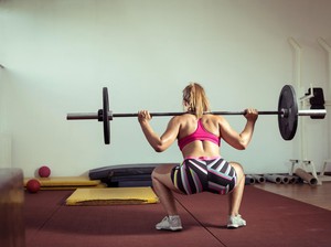 Ini Alasan Melakukan Gerakan Squats Secara Rutin