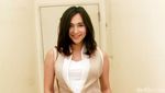 Tampil Simple a la Dena Rachman