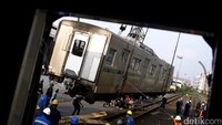 Sebelumnya, Wakil Menteri (Wamen) BUMN Kartika Wirjoatmodjo mengungkapkan, pemerintah mempertimbangkan kebijakan impor darurat KRL sebanyak 10-12 trainset (rangkaian kereta) di 2023. Pria yang akrab disapa Tiko itu menyebut pemerintah akan berdiskusi lebih lanjut dengan Badan Pengawasan Keuangan dan Pembangunan (BPKP) yang sebelumnya tidak merekomendasikan impor KRL bekas dilakukan. Rachman Haryanto/detikcom/file.