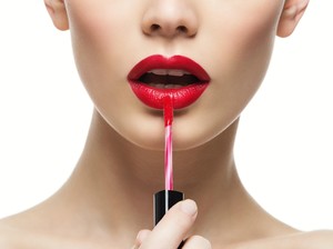 7 Lipstik Lokal yang Mencuri Perhatian Sepanjang 2016