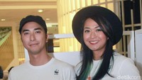 Pasangan selebriti, Winky Wiryawan dengan Kenes Andari. Pool/Gus Mun/detikFoto.