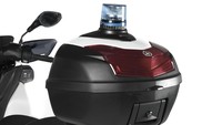 Yamaha Tricity 125 Police memiliki instalasi peralatan kepolisian. Skuter ini juga hadir dengan jok yang besar dan ruang penyimpanan yang cukup lega.