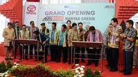 Auto2000 Cabang Manyar ini diresmikan Bupati Gresik Sambari Halim. Peresmian itu juga dihadiri Wakil Bupati Gresik M Qosim serta pimpinan dari Toyota Astra Motor (TAM) dan Auto2000. Ist/Auto2000.